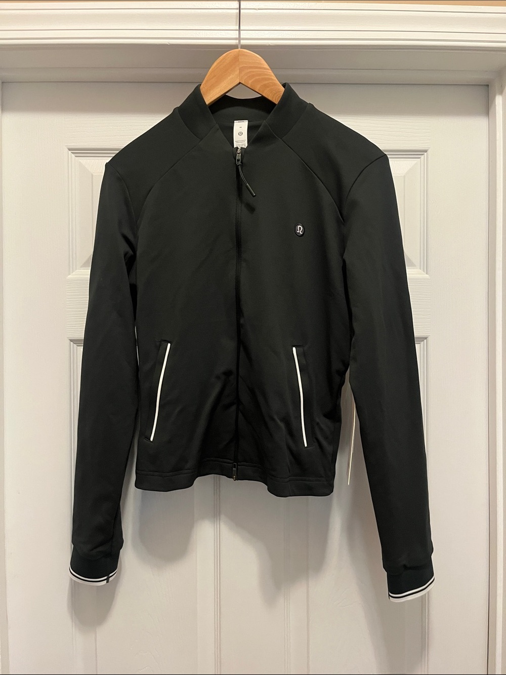 NWT Lululemon Women’s dark hunter green Full-Zip Performance Jacket